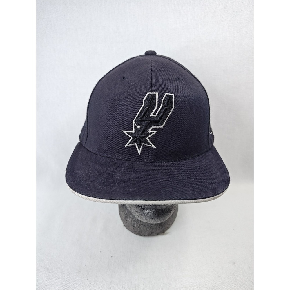 Vintage Adidas San Antonio Spurs Men's 7 1/4 - 7 5/8 Fitted Hat Cap NBA Black
